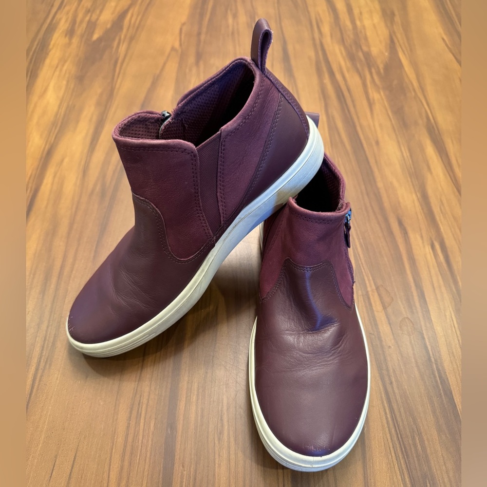 Ecco Soft 7 Classic Zip Bootie Sneaker 9-9.5